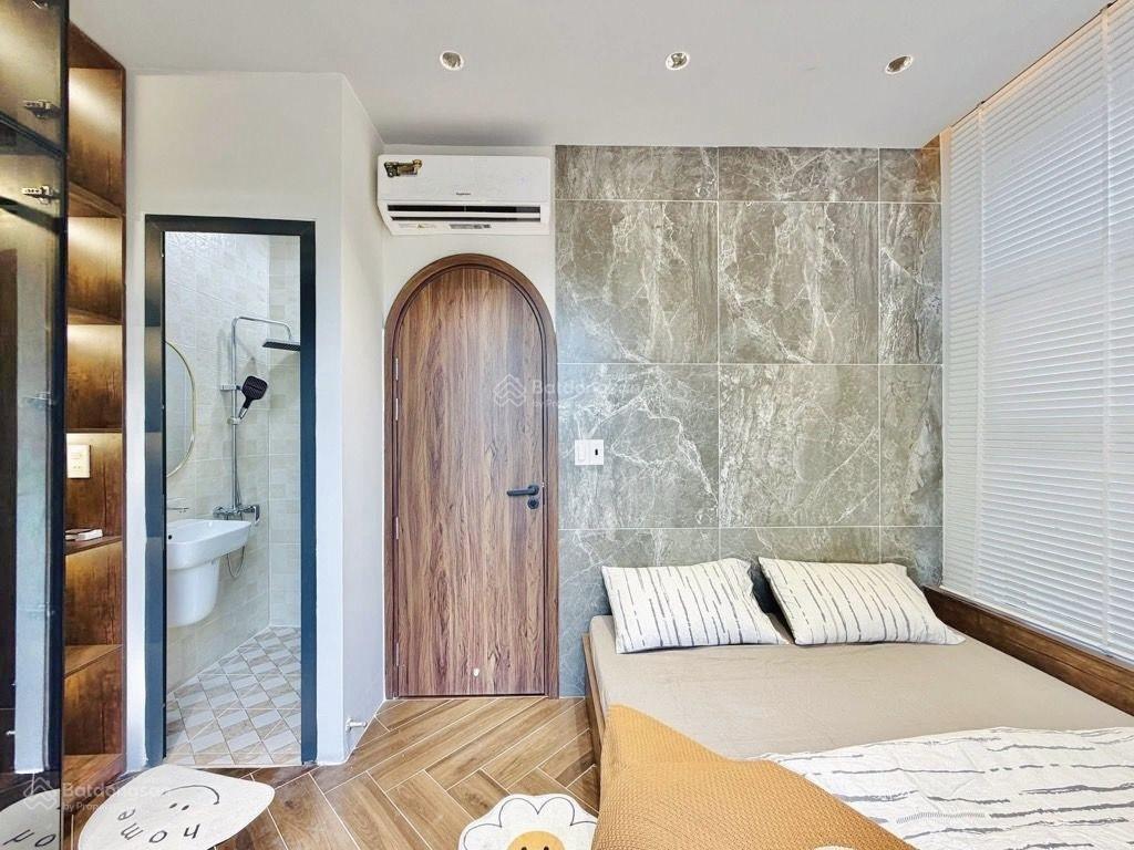 Nhà hiếm  tân bình 1  3 tầng, 2pn, 3wc  ngang đẹp 4m  hẻm 3g  tặng full nội thất xịn 3,39tỷ
