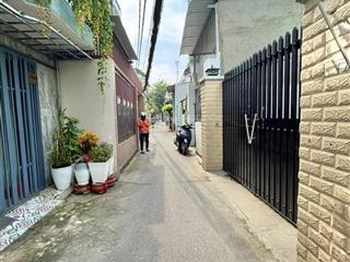 * bình thạnh nhà đẹp, hiếm  3 tầng lầu  hẻm xe hơi 1 căn  full nội thất  2pn 2wc  chỉ 2,1