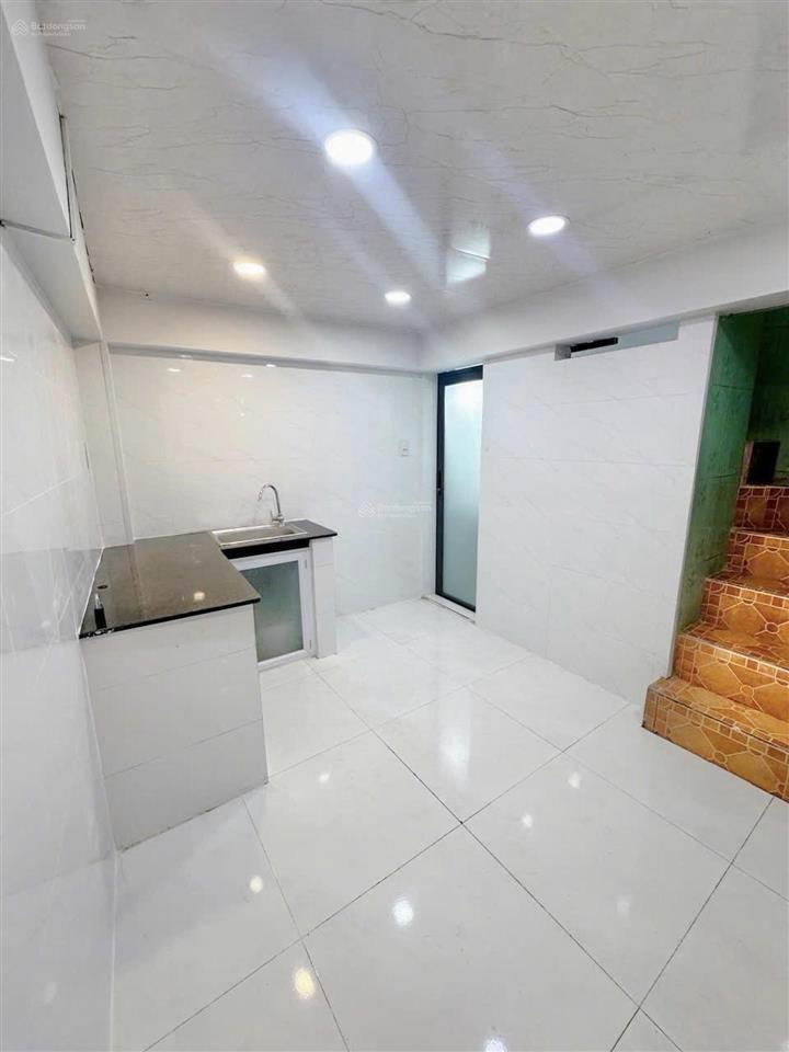 Gò vấp chỉ 2,4 tỷ, hẻm xe hơi nguyễn văn lượng, nhà ba tầng, 2 phòng ngủ, 2wc, mt 3,5m kinh doanh