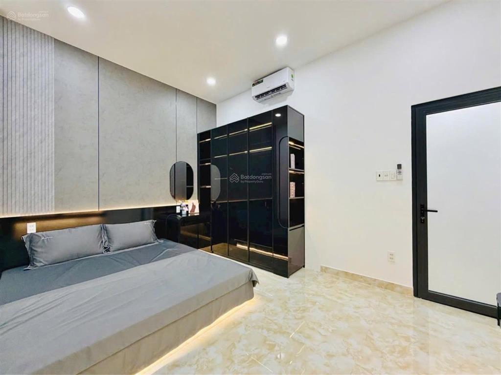 Nhỉnh 6 tỷ tl, dt 65m2, btct 1 trệt, 1 lầu, pk, p. thờ, 3pn (có pn trệt), 2wc, xe hơi đậu cửa