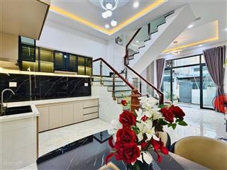 Nhỉnh 6 tỷ tl, dt 65m2, btct 1 trệt, 1 lầu, pk, p. thờ, 3pn (có pn trệt), 2wc, xe hơi đậu cửa
