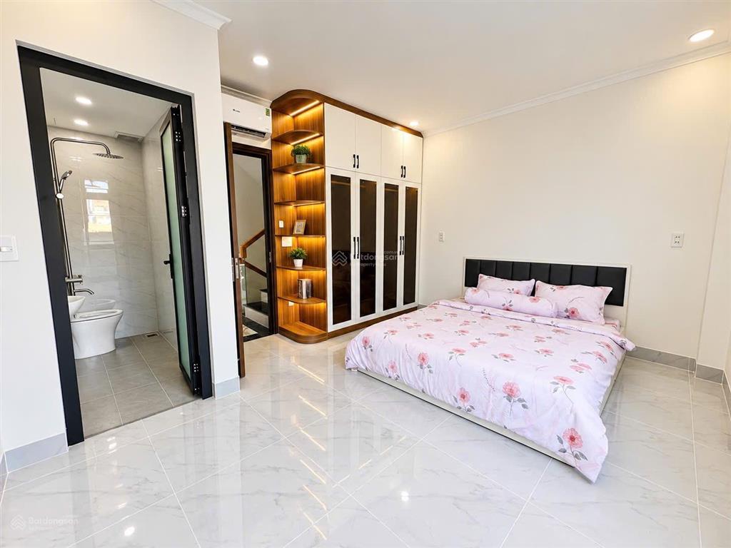 Gò vấp, 45m2, btct 1 trệt, 3 lầu, pk, p thờ, bếp, 5pn, 6wc. hẻm xe hơi nguyễn oanh
