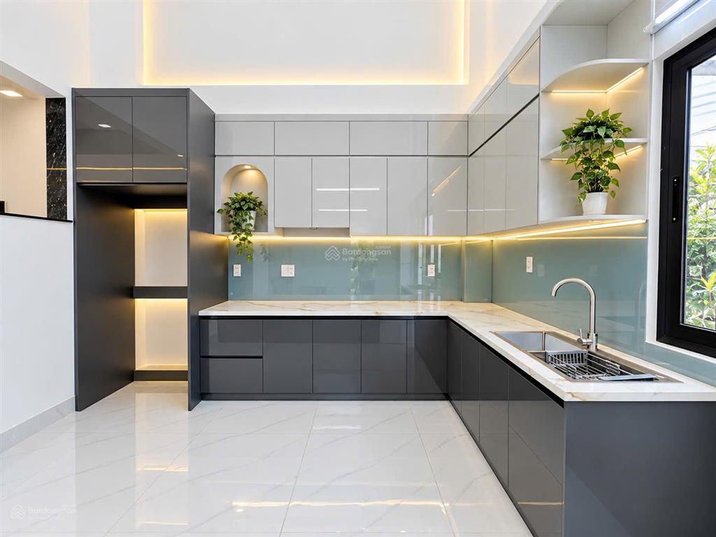 Gò vấp, 45m2, btct 1 trệt, 3 lầu, pk, p thờ, bếp, 5pn, 6wc. hẻm xe hơi nguyễn oanh