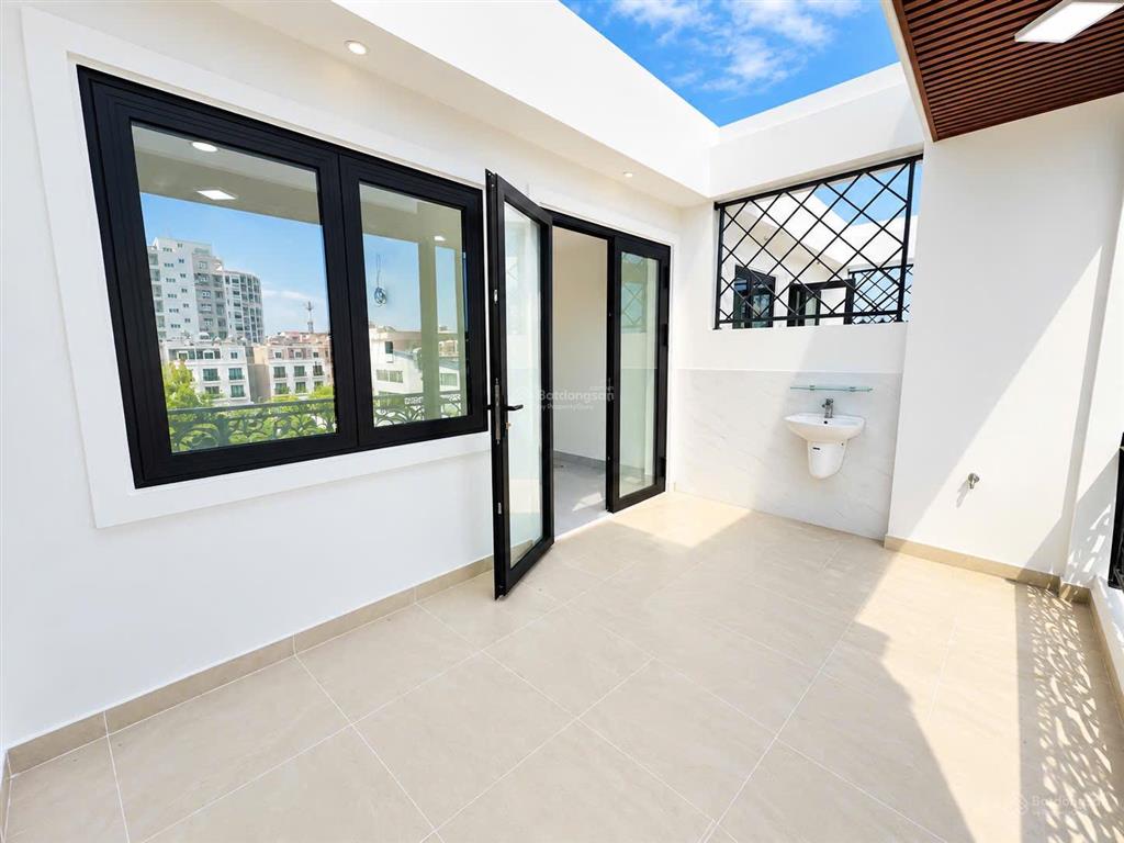 Gò vấp, 45m2, btct 1 trệt, 3 lầu, pk, p thờ, bếp, 5pn, 6wc. hẻm xe hơi nguyễn oanh