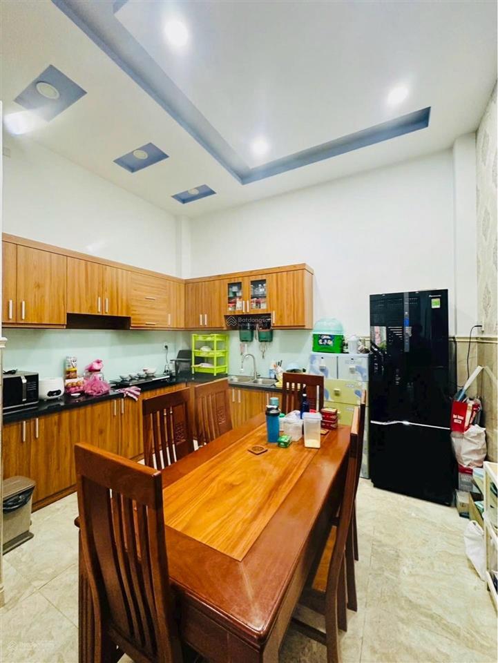 4x12m dòng tiền thuê 18tr/th giữ tiền, qua sân bay 10p  hẻm xe hơi thông  gần cv làng hoa