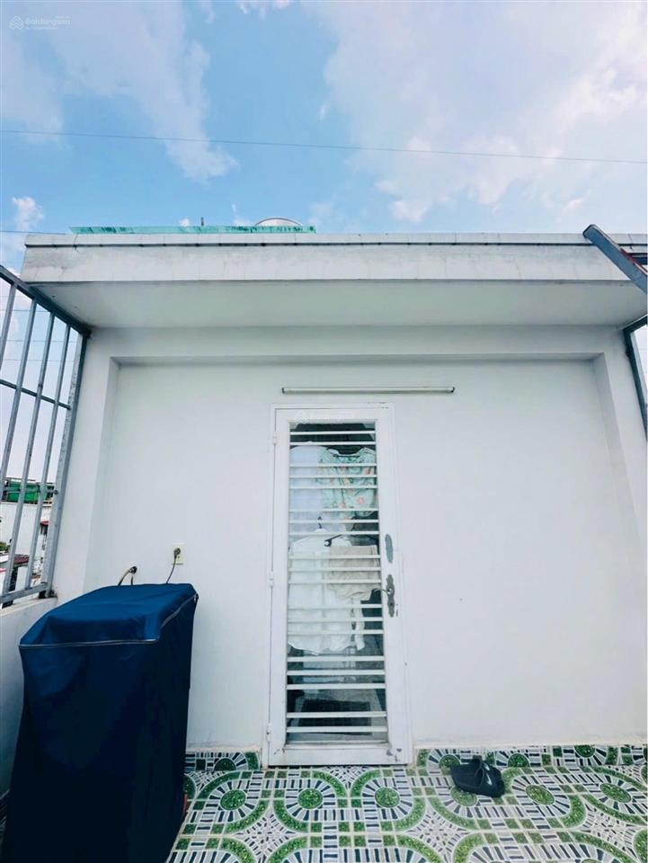 4x12m dòng tiền thuê 18tr/th giữ tiền, qua sân bay 10p  hẻm xe hơi thông  gần cv làng hoa
