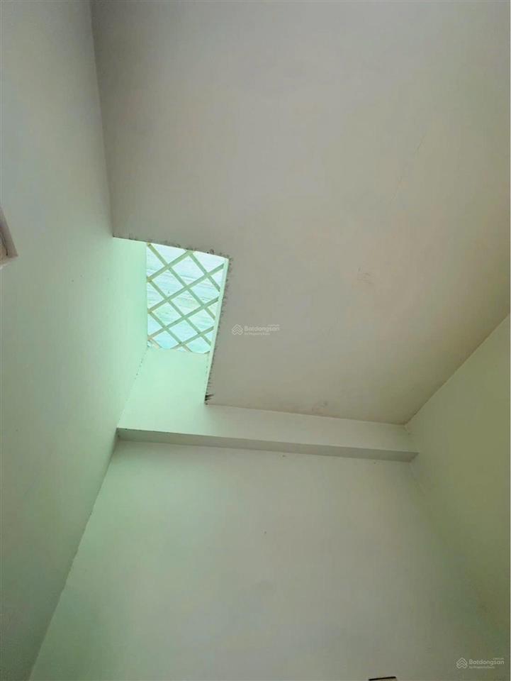 4x12m dòng tiền thuê 18tr/th giữ tiền, qua sân bay 10p  hẻm xe hơi thông  gần cv làng hoa