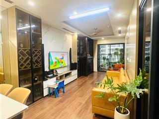 Chính chủ bán căn hộ chung cư cao cấp 3 pn nội thất đẹp