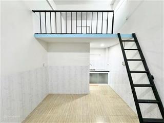 Cho thuê phòng gác cao  ban công thoáng có thang máy ngay trung tâm