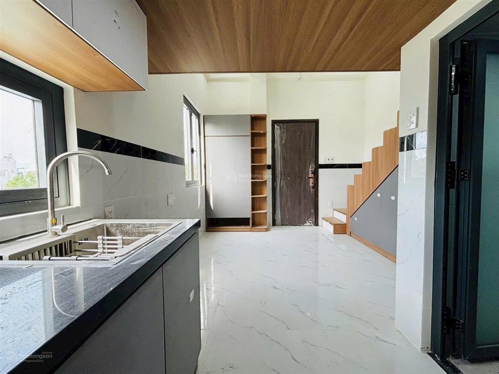Cho thuê phòng full nt cao cấp  có ban công, thang máy nằm ngay khu đô thị vạn phúc