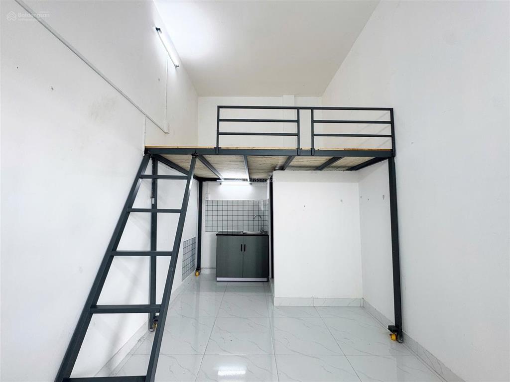 Cho thuê phòng mới  gác cao thoáng mát  nằm ngay trung tâm bình thạnh sát bên các trường đh lớn