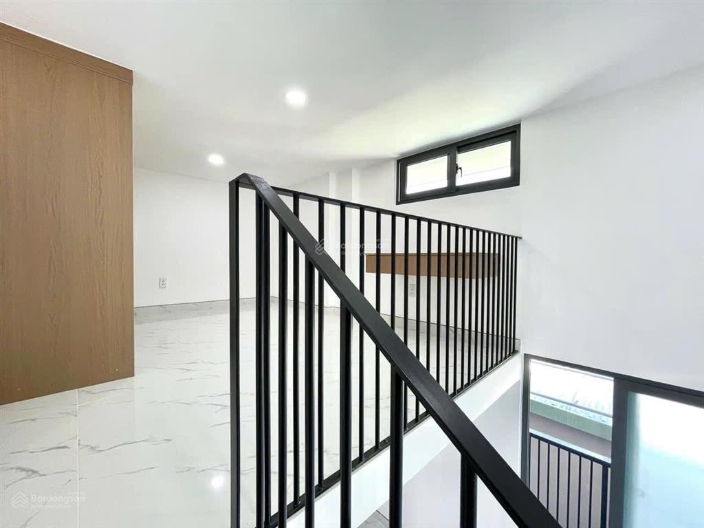 Cho thuê siêu phẩm gác cao 2m  cửa sổ trời siêu thoáng  thang máy nằm ngay trung tâm bình thạnh