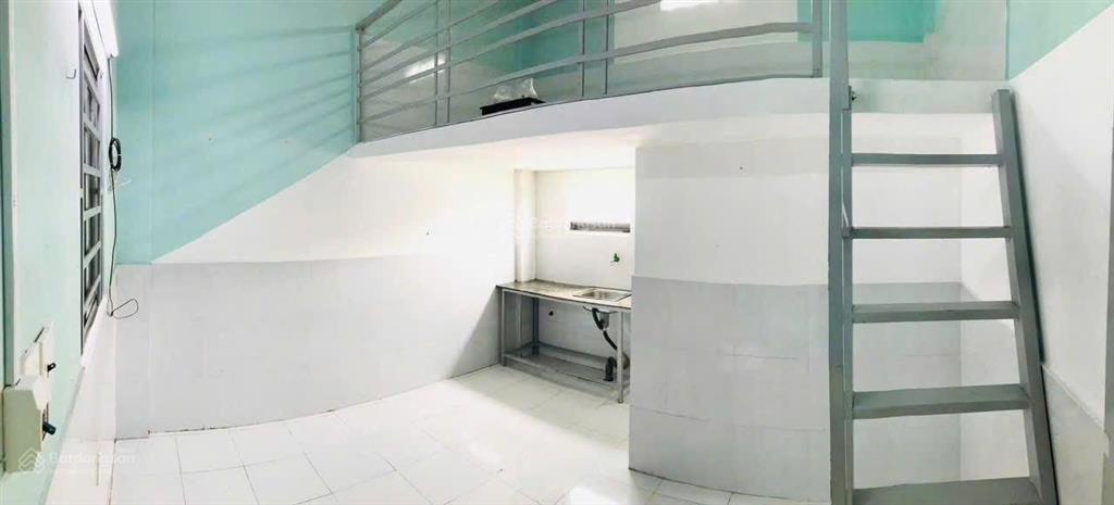 Cho thuê phòng gác xép  thang máy  được nuôi pet nằm ngay trung tâm sát bên trường đại học luật