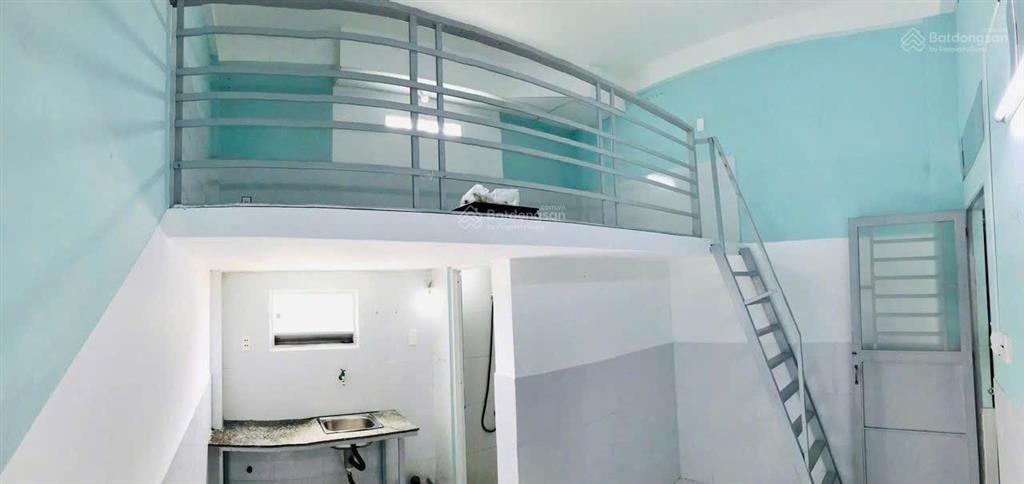 Cho thuê phòng gác xép  thang máy  được nuôi pet nằm ngay trung tâm sát bên trường đại học luật