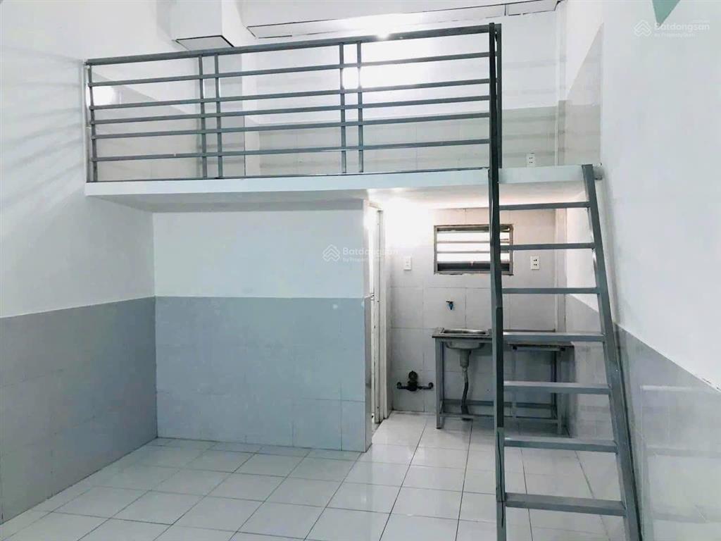Cho thuê phòng gác xép  thang máy  được nuôi pet nằm ngay trung tâm sát bên trường đại học luật