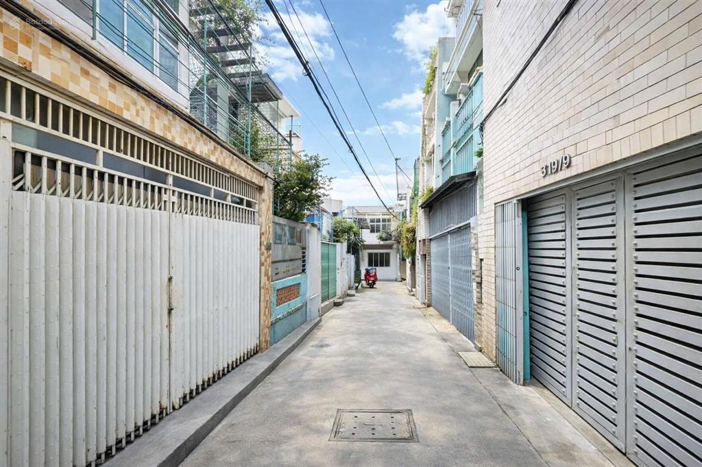 Gần sở thú  nguyễn ngọc phương, 2 tầng ~ lô góc không lộ giới hông