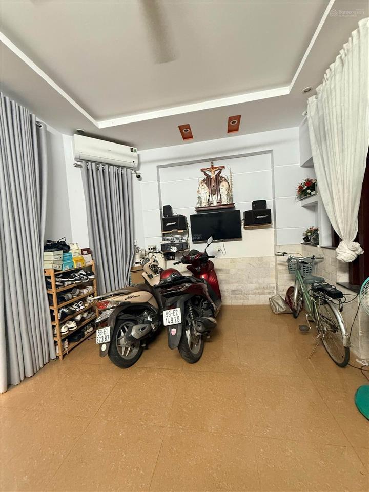 Ngay đại học kinh tế  cầu điện biên phủ, 4 tầng, ~ ngang hiếm 5.2m, 7.6 tỷ tl