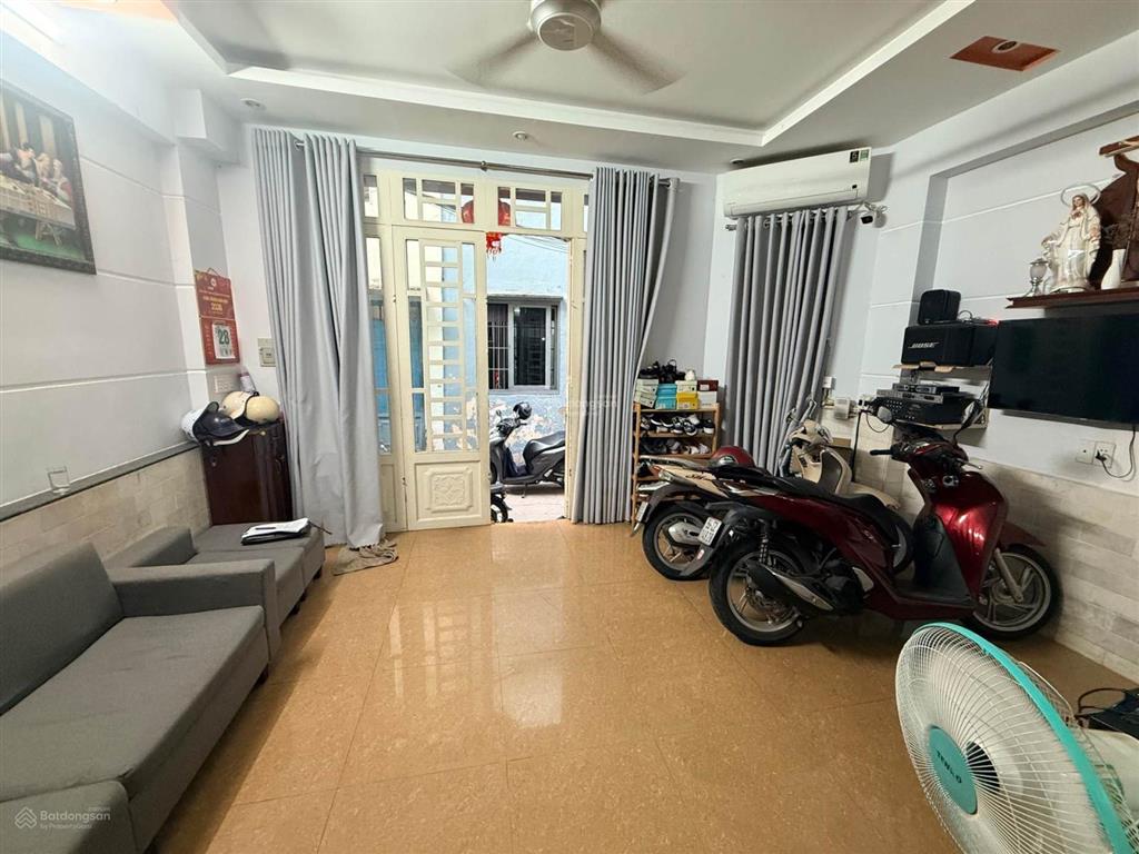 Ngay đại học kinh tế  cầu điện biên phủ, 4 tầng, ~ ngang hiếm 5.2m, 7.6 tỷ tl