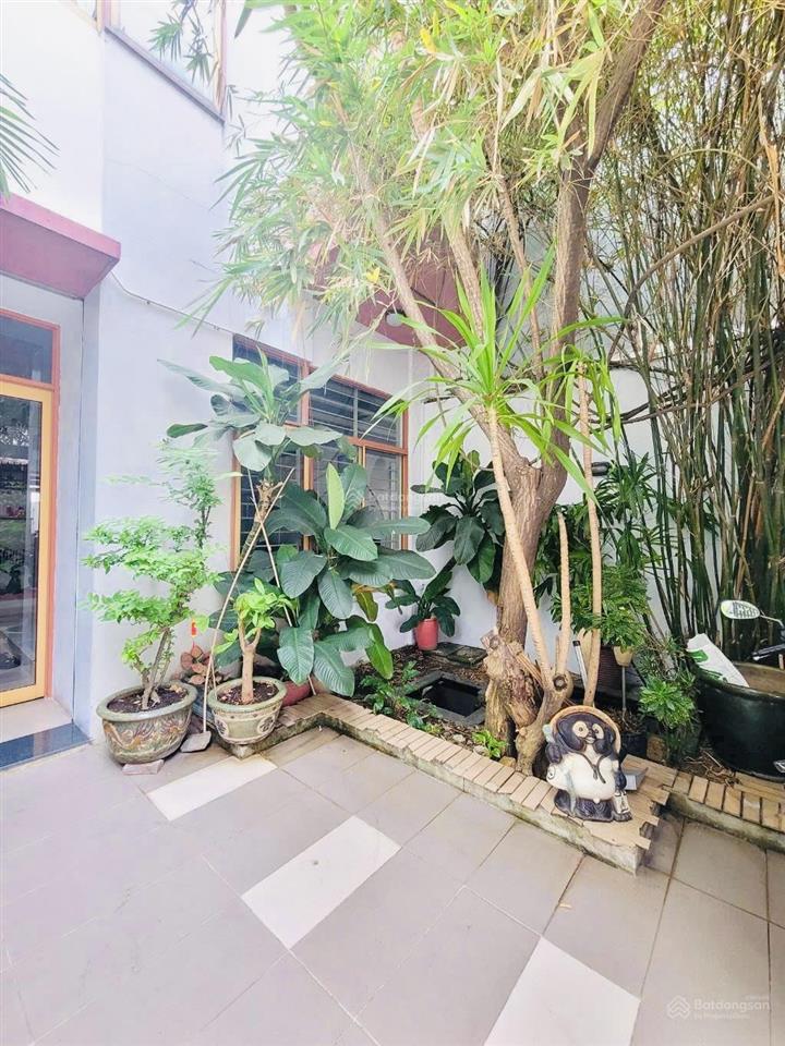 Biệt thự phố gần chợ bà chiểu  2 mặt hẻm xe hơi  110m2 đất ngang 5.5m  từ 18 tỉ về 15.9 tỉ