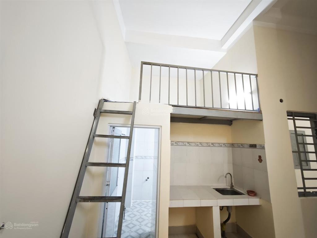 Phòng rộng ở được 4 người, gác cao, máy giặt chung ngay spkt2, bưu chính viễn thông