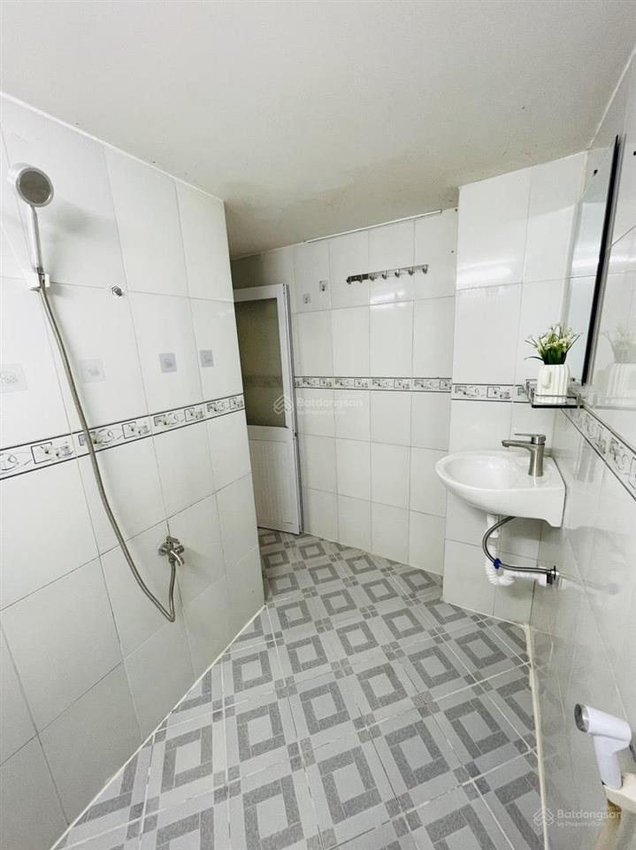 Phòng rộng ở được 4 người, gác cao, máy giặt chung ngay spkt2, bưu chính viễn thông