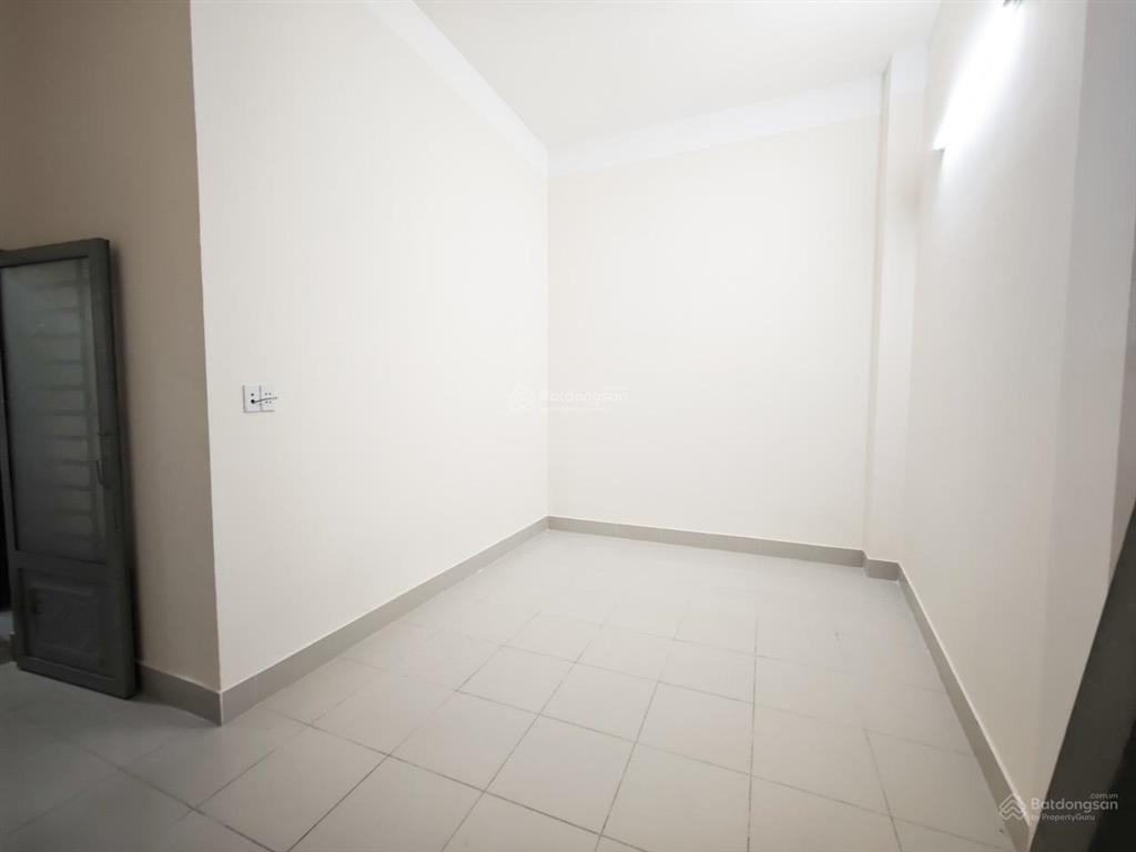 Phòng rộng ở được 4 người, gác cao, máy giặt chung ngay spkt2, bưu chính viễn thông