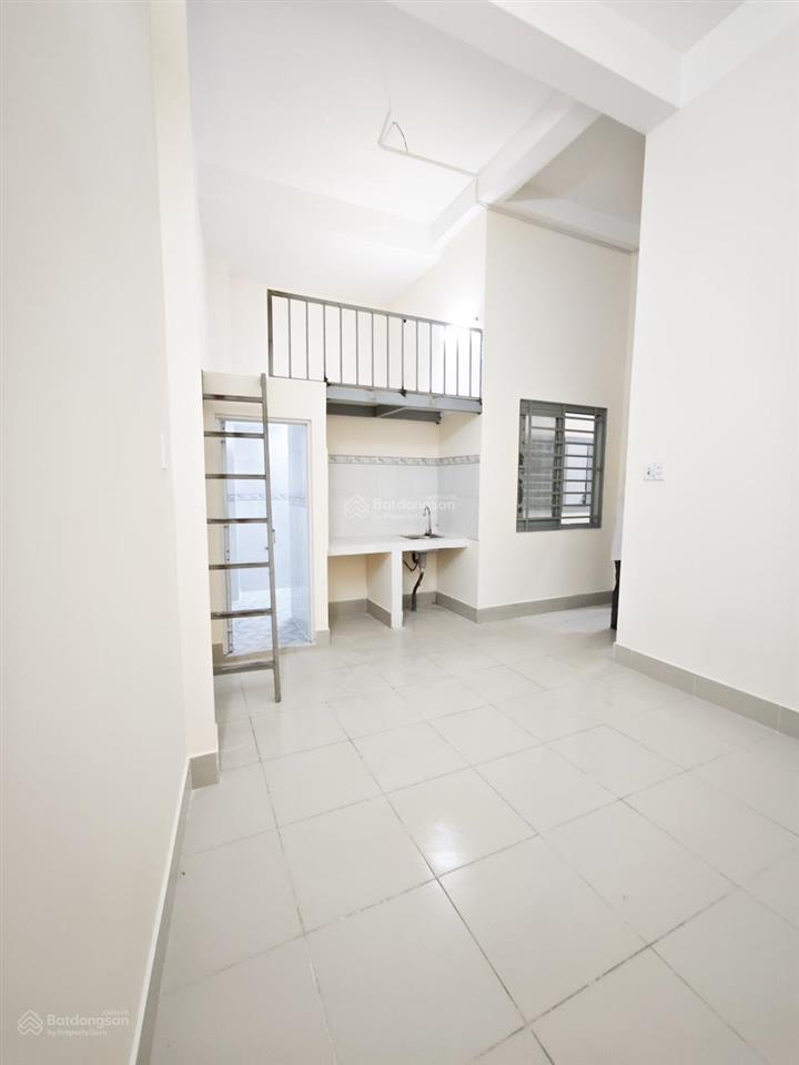 Phòng rộng ở được 4 người, gác cao, máy giặt chung ngay spkt2, bưu chính viễn thông