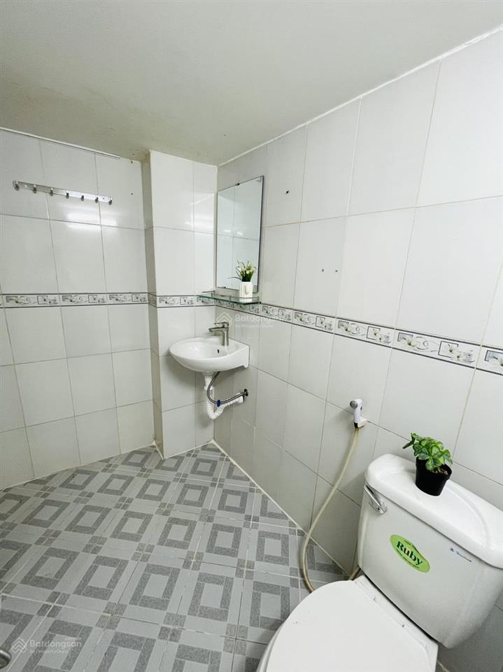 Phòng rộng ở được 4 người, gác cao, máy giặt chung ngay spkt2, bưu chính viễn thông