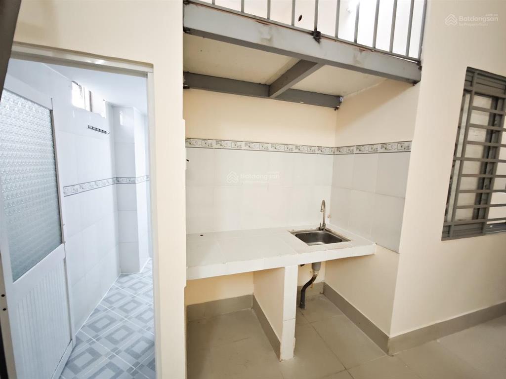 Phòng rộng ở được 4 người, gác cao, máy giặt chung ngay spkt2, bưu chính viễn thông