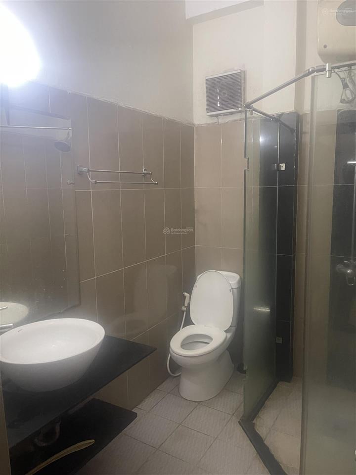 Chính chủ cho thuê cả nhà 5 tầng ở cự lộc, khu vực trung tâm gần royal ngã tư sở