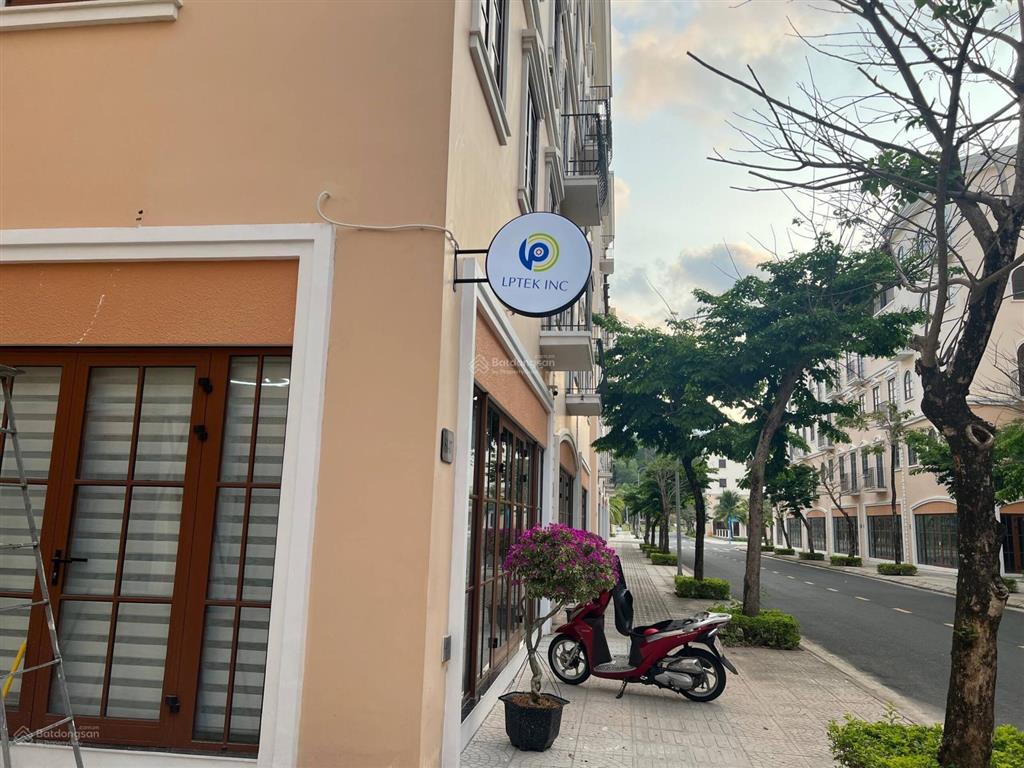 Cho thuê văn phòng, đã đầy đủ nội thất