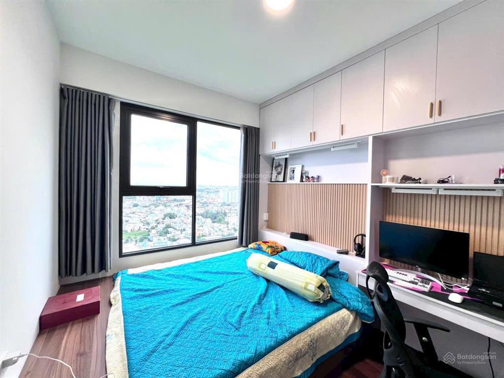 Bán căn hộ akari võ văn kiệt 95m2 gồm 3pn, 2wc, tầng cao giá 2,6 tỷ.