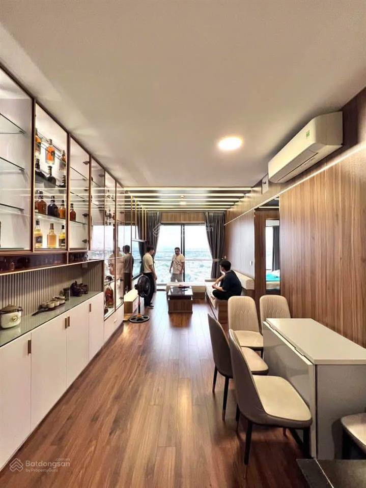 Bán căn hộ akari võ văn kiệt 95m2 gồm 3pn, 2wc, tầng cao giá 2,6 tỷ.