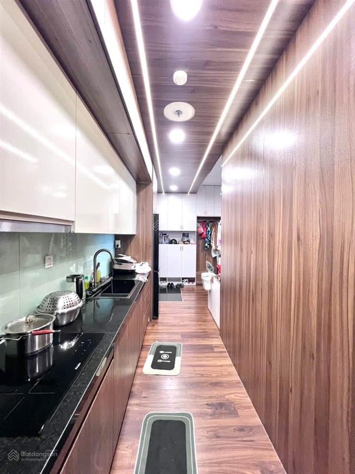 Bán căn hộ akari võ văn kiệt 95m2 gồm 3pn, 2wc, tầng cao giá 2,6 tỷ.