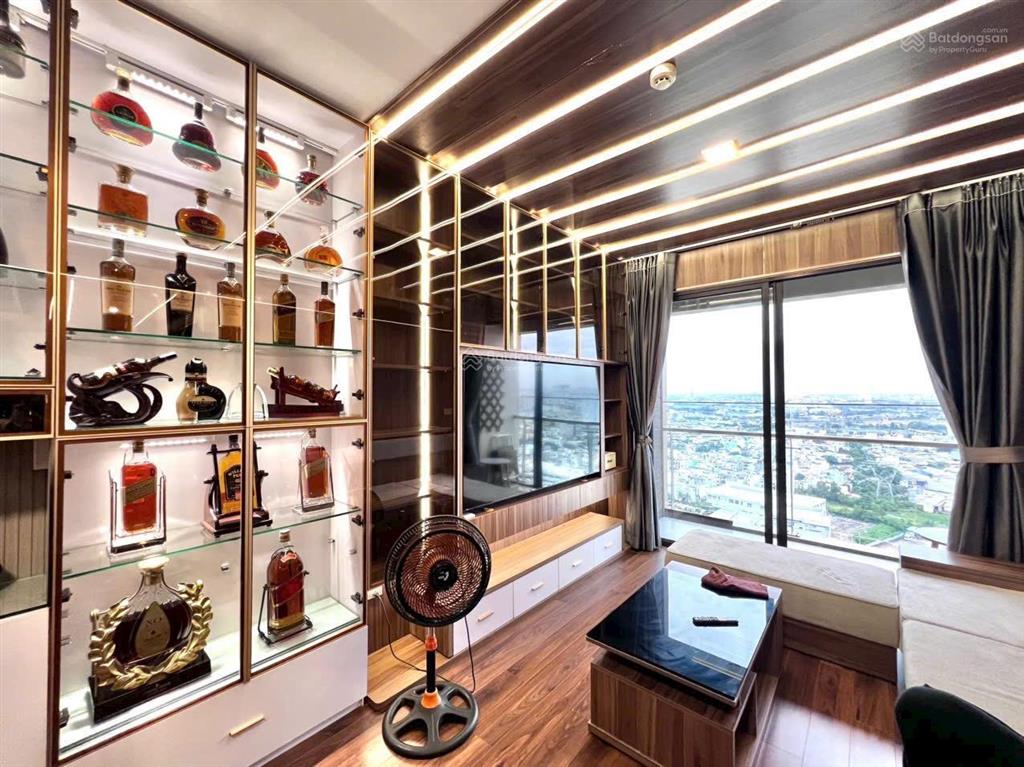 Bán căn hộ akari võ văn kiệt 95m2 gồm 3pn, 2wc, tầng cao giá 2,6 tỷ.