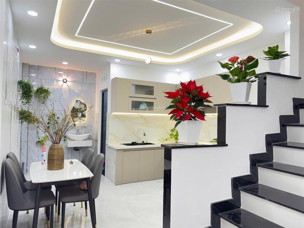 Hẻm xe tải đậu cửa  ngay lý thánh tông  tân phú phan anh 6.tỷ nhỉnh nhẹ
3 tầng  50m2 4x12.5