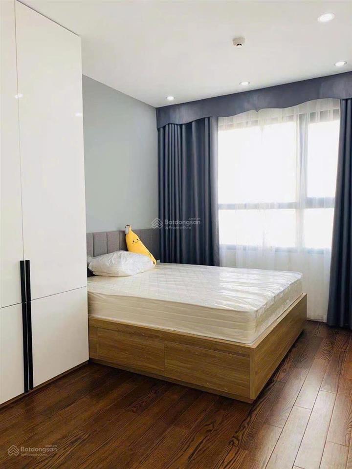 Căn góc 3 phòng ngủ, c6, d'capitale, ban công phòng khách, view trọn hồ cảnh quan đẹp, xanh mát