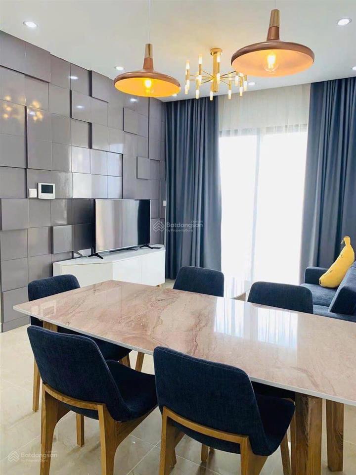 Căn góc 3 phòng ngủ, c6, d'capitale, ban công phòng khách, view trọn hồ cảnh quan đẹp, xanh mát