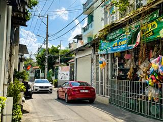Bán nhà ngay emart , 33m2 , nhà mới , sát ô tô , chỉ 4.x tỷ