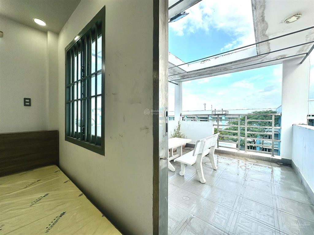 Ban công sân thượng tách bếp full nội thất mới ken thoang mát