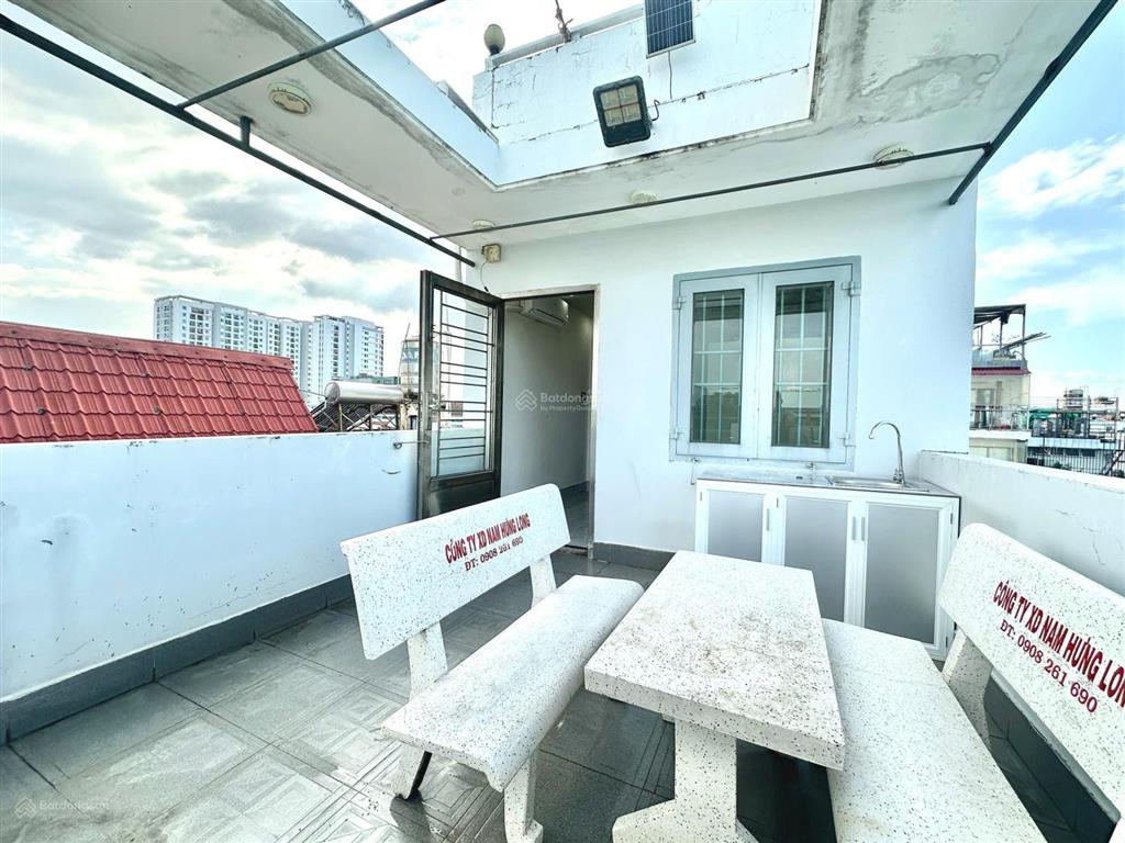 Ban công sân thượng tách bếp full nội thất mới ken thoang mát