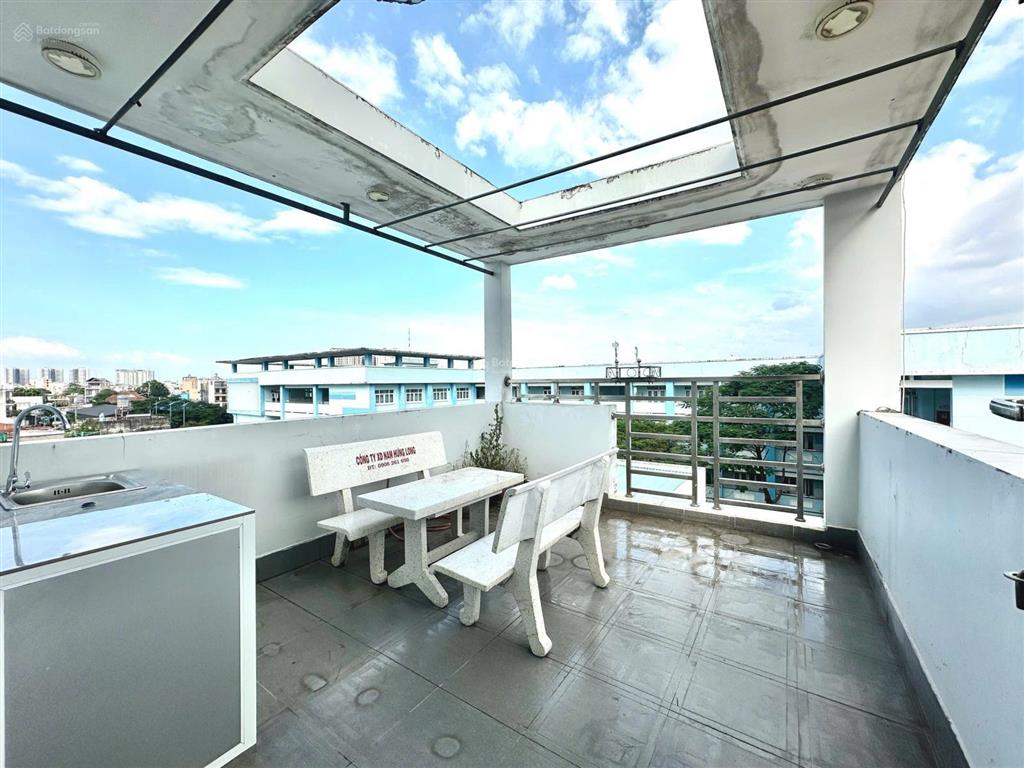 Ban công sân thượng tách bếp full nội thất mới ken thoang mát