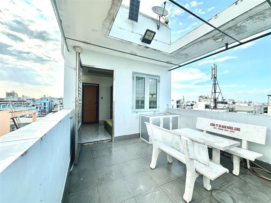 Ban công sân thượng tách bếp full nội thất mới ken thoang mát