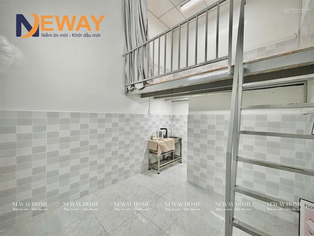 Ở đâu xa tại đây có siu phẩm gác cao 2m còn mà còn máy lạnh phòng siu rộng thích hợp ở 3 bạn