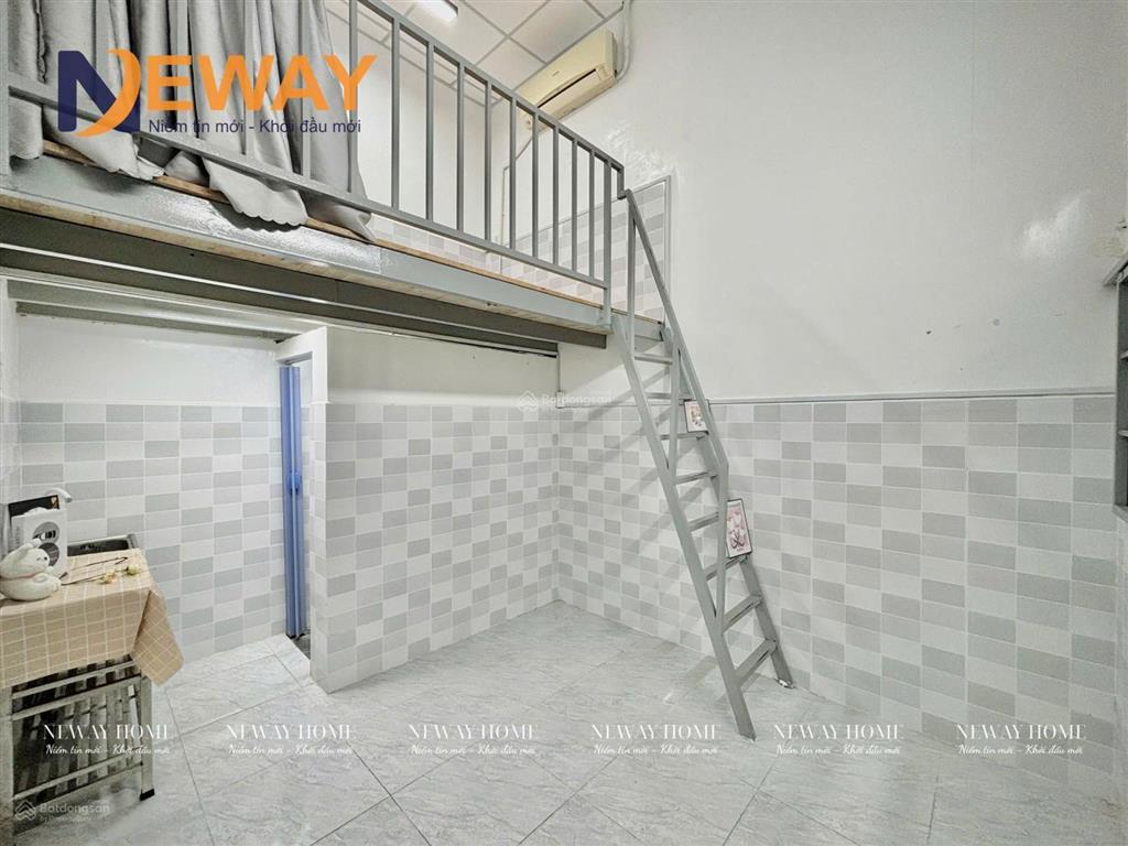 Ở đâu xa tại đây có siu phẩm gác cao 2m còn mà còn máy lạnh phòng siu rộng thích hợp ở 3 bạn