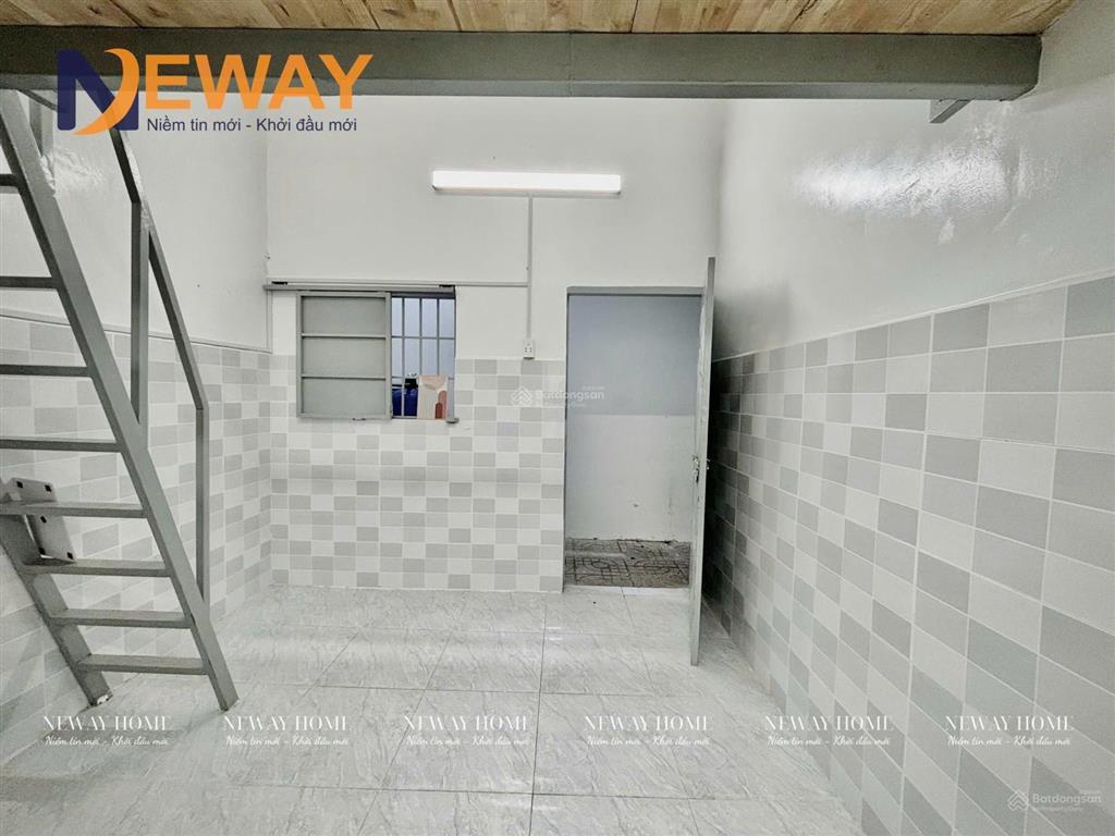 Ở đâu xa tại đây có siu phẩm gác cao 2m còn mà còn máy lạnh phòng siu rộng thích hợp ở 3 bạn