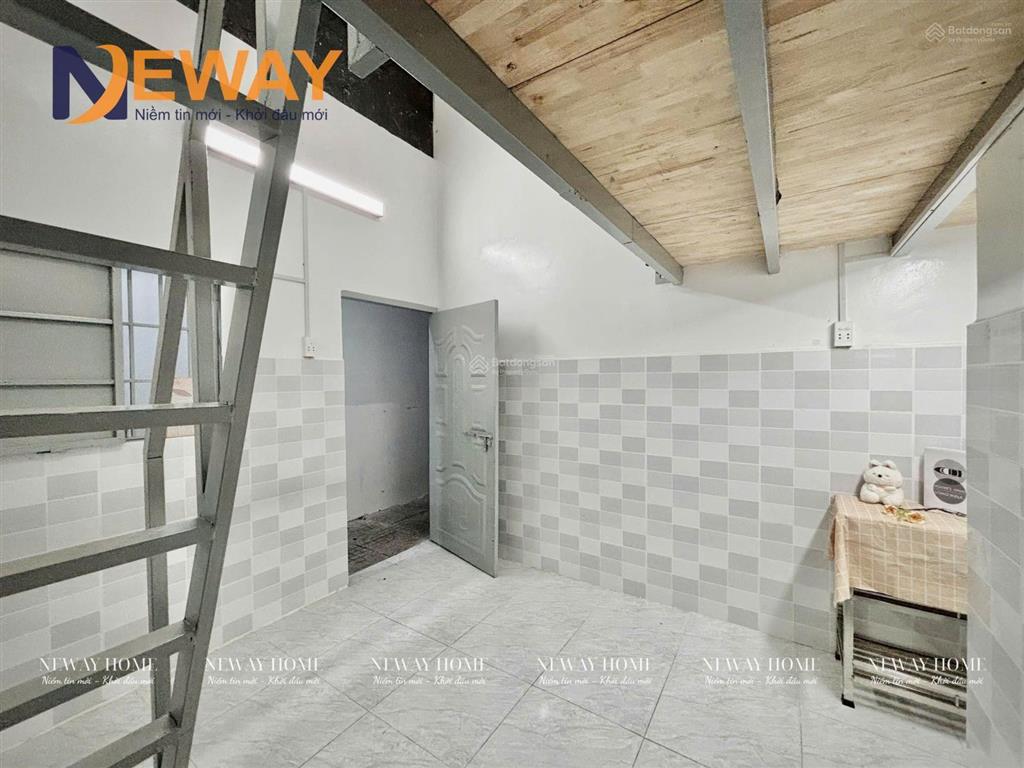 Ở đâu xa tại đây có siu phẩm gác cao 2m còn mà còn máy lạnh phòng siu rộng thích hợp ở 3 bạn