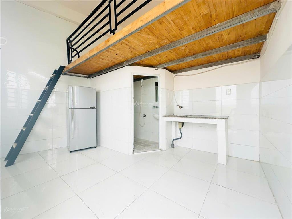 Mới xây ở cộng hoà cửa sổ trời gác cao 1m8 không đụng đầu phòng siêu rộng có bảo vệ 24/7