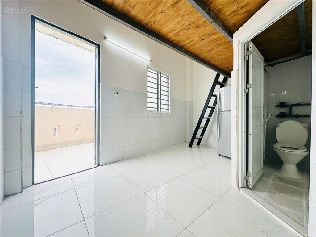 Mới xây ở cộng hoà cửa sổ trời gác cao 1m8 không đụng đầu phòng siêu rộng có bảo vệ 24/7