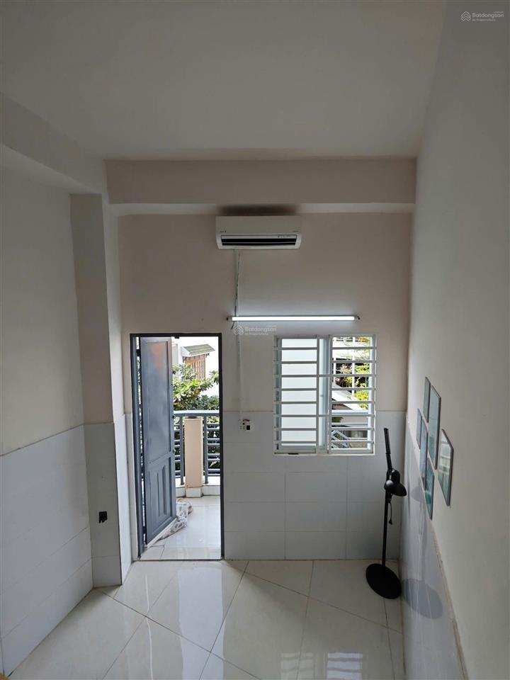Mới xây ở cộng hoà cửa sổ trời gác cao 1m8 không đụng đầu phòng siêu rộng có bảo vệ 24/7